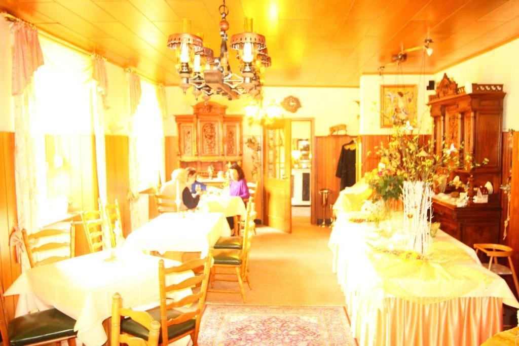 Moselromantik-Hotel Zum Loewen Ediger-Eller Room photo